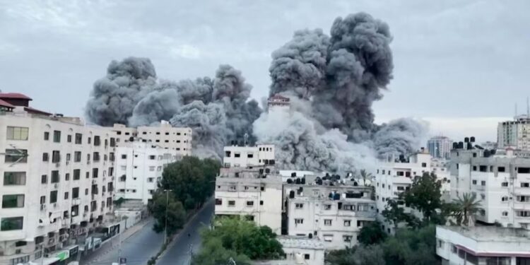 Israel prepares for heavy attack on Gaza area, deploys 4 more battalions of soldiers in the border area