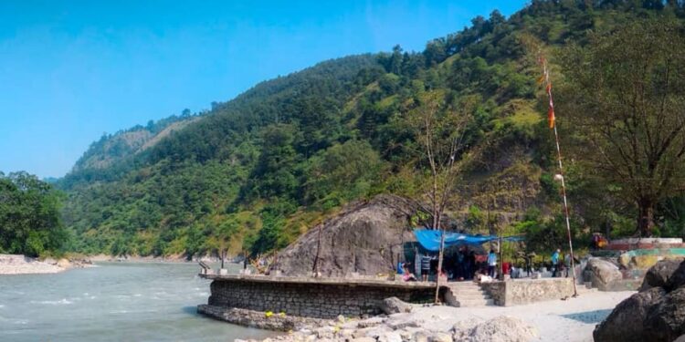 After the child was washed away in Kaligandaki, 4 family members jumped to save him, 1 died