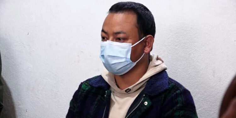 यूरोप भेजने की बात कहकर करोड़ों की ठगी करने के आरोप में पुलिस ने पकड़ा