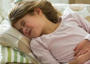 #ChildHealth #StomachWorms #HealthTips #Parenting #HomeRemedies #Zwano #TriphalaChurna #Garlic #TurmericMilk #MedicalAdvice